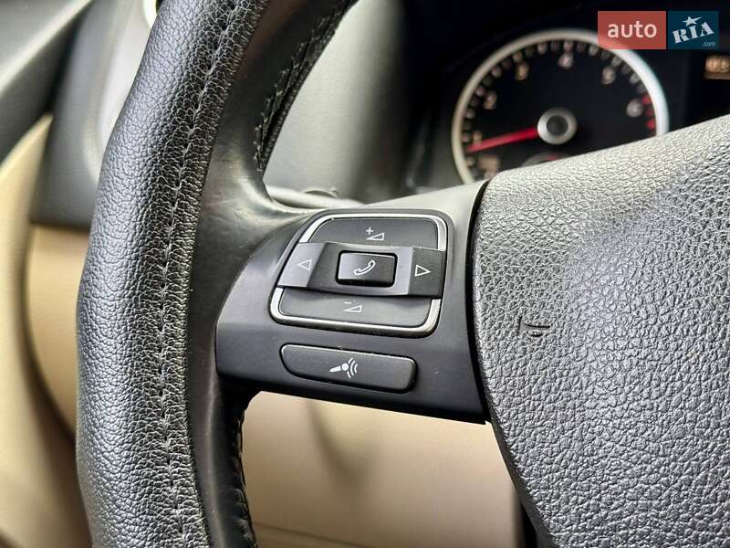 Внедорожник / Кроссовер Volkswagen Tiguan 2010 в Киеве