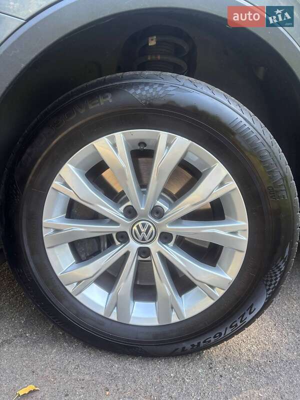 Внедорожник / Кроссовер Volkswagen Tiguan 2017 в Киеве