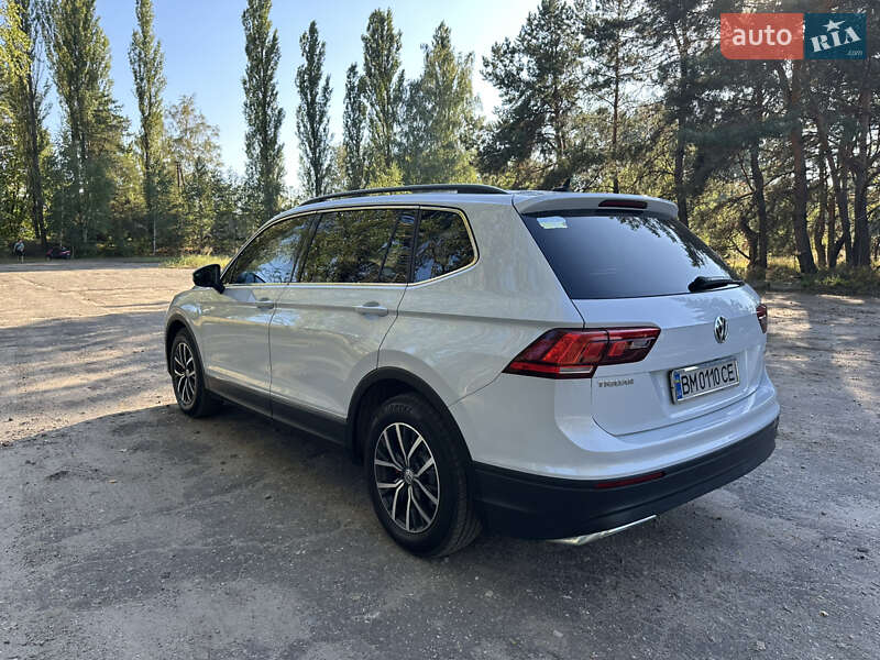 Внедорожник / Кроссовер Volkswagen Tiguan 2017 в Ахтырке