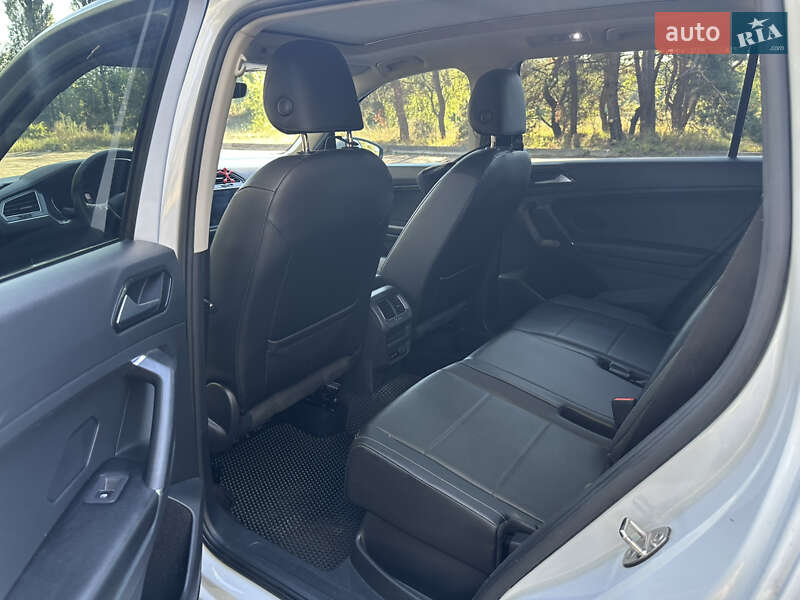 Внедорожник / Кроссовер Volkswagen Tiguan 2017 в Ахтырке