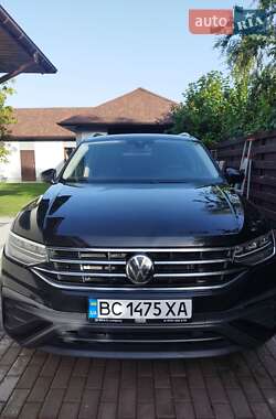 Внедорожник / Кроссовер Volkswagen Tiguan 2023 в Нововолынске