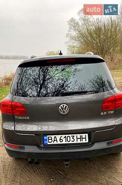 Внедорожник / Кроссовер Volkswagen Tiguan 2012 в 