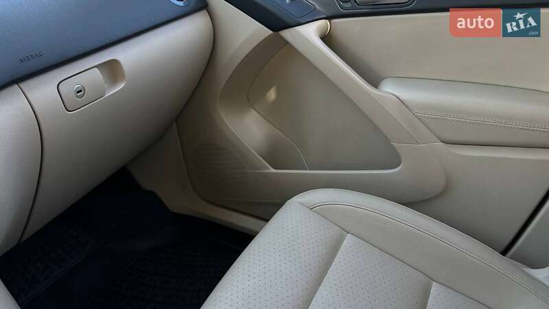 Внедорожник / Кроссовер Volkswagen Tiguan 2015 в Львове