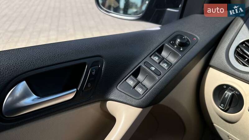 Внедорожник / Кроссовер Volkswagen Tiguan 2015 в Львове