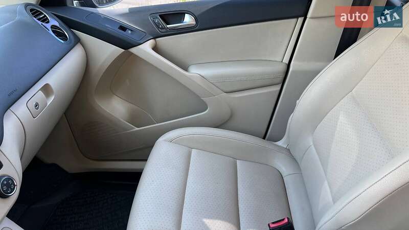 Внедорожник / Кроссовер Volkswagen Tiguan 2015 в Львове