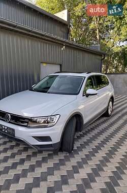 Внедорожник / Кроссовер Volkswagen Tiguan 2018 в Николаеве