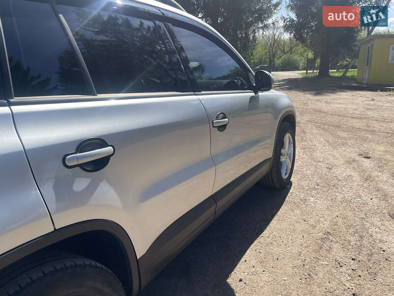 Внедорожник / Кроссовер Volkswagen Tiguan 2010 в Городенке
