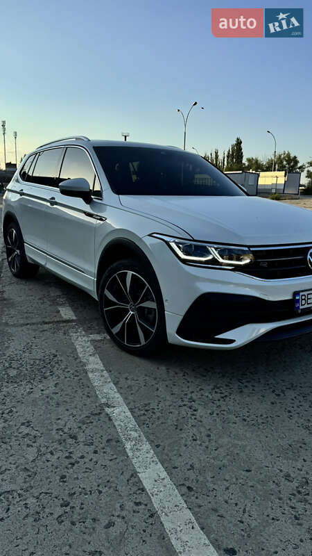 Внедорожник / Кроссовер Volkswagen Tiguan 2023 в Южноукраинске