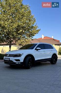 Внедорожник / Кроссовер Volkswagen Tiguan 2017 в Одессе