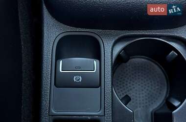 Внедорожник / Кроссовер Volkswagen Tiguan 2016 в 