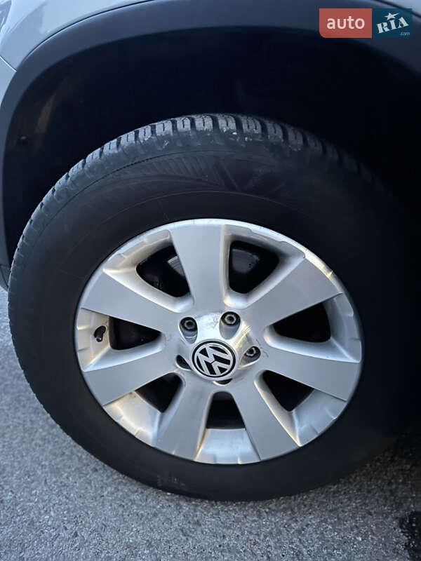 Внедорожник / Кроссовер Volkswagen Tiguan 2011 в Ровно