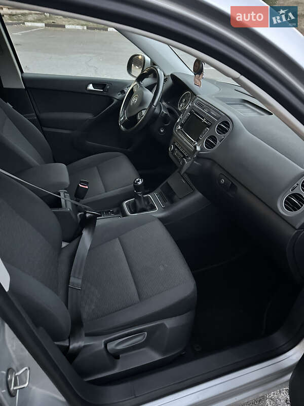 Внедорожник / Кроссовер Volkswagen Tiguan 2011 в Ровно