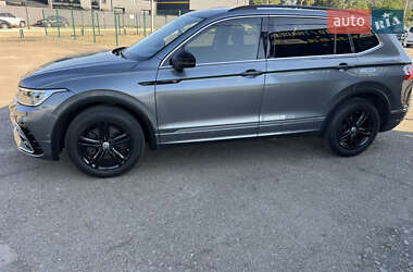 Внедорожник / Кроссовер Volkswagen Tiguan 2020 в Киеве