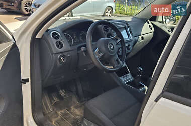 Внедорожник / Кроссовер Volkswagen Tiguan 2011 в 