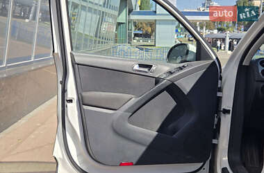 Внедорожник / Кроссовер Volkswagen Tiguan 2011 в 