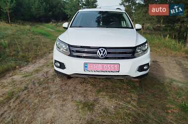 Внедорожник / Кроссовер Volkswagen Tiguan 2015 в Буске