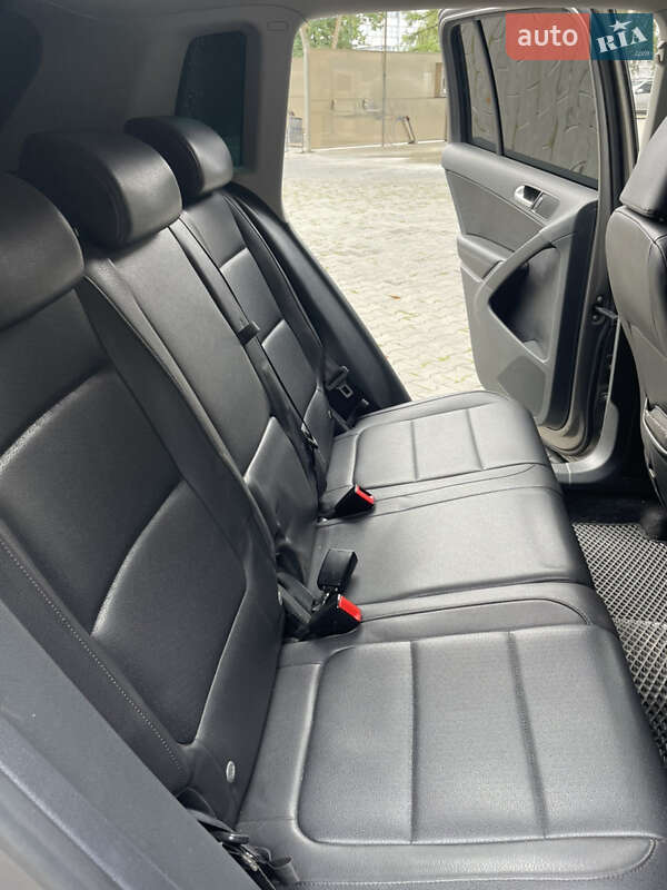 Внедорожник / Кроссовер Volkswagen Tiguan 2010 в Черновцах