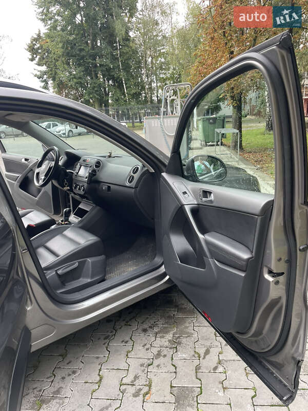 Внедорожник / Кроссовер Volkswagen Tiguan 2010 в Черновцах
