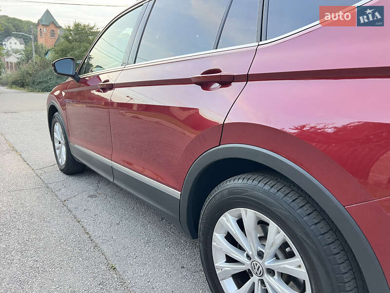 Позашляховик / Кросовер Volkswagen Tiguan 2017 в Києві