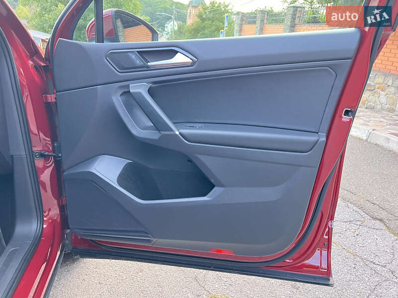 Позашляховик / Кросовер Volkswagen Tiguan 2017 в Києві