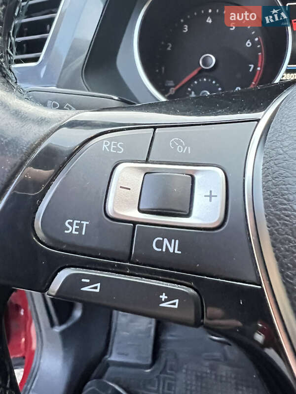 Позашляховик / Кросовер Volkswagen Tiguan 2017 в Києві