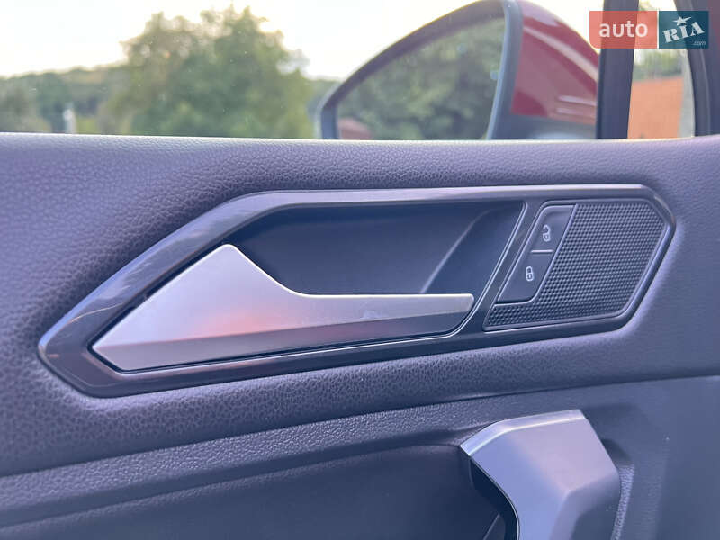 Позашляховик / Кросовер Volkswagen Tiguan 2017 в Києві