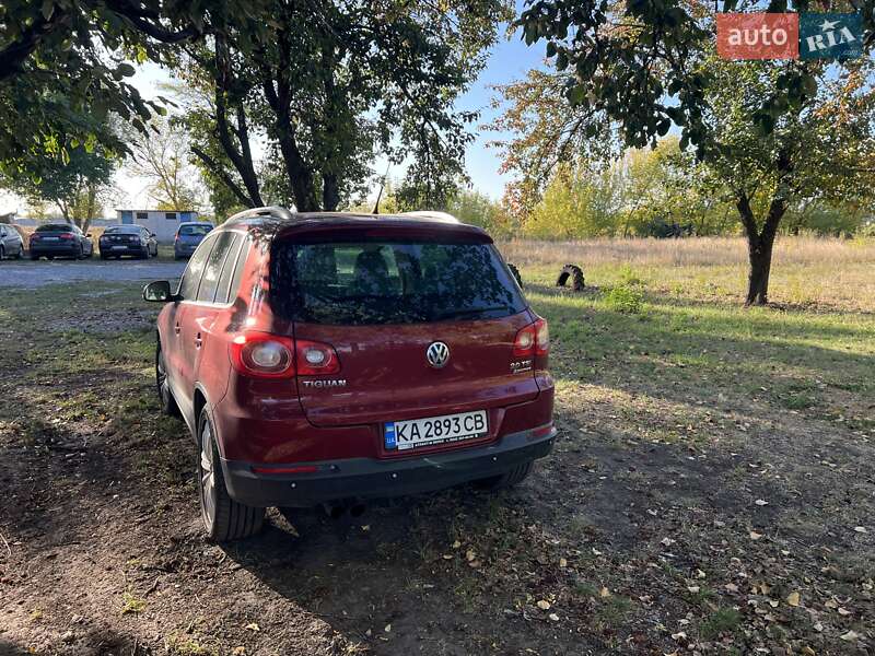 Внедорожник / Кроссовер Volkswagen Tiguan 2010 в Киеве