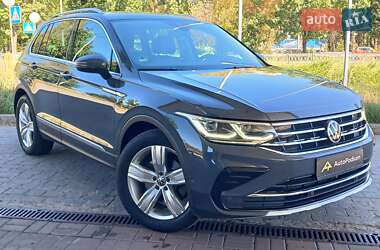 Внедорожник / Кроссовер Volkswagen Tiguan 2021 в 