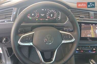 Внедорожник / Кроссовер Volkswagen Tiguan 2021 в 
