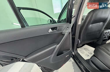 Внедорожник / Кроссовер Volkswagen Tiguan 2011 в 