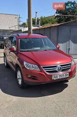 Внедорожник / Кроссовер Volkswagen Tiguan 2010 в Киеве