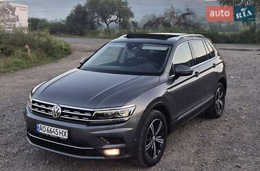 Позашляховик / Кросовер Volkswagen Tiguan 2017 в Сваляві