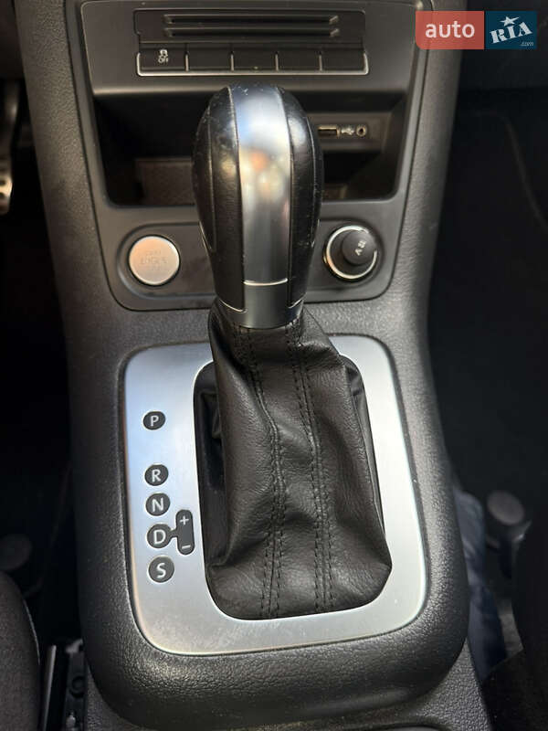 Внедорожник / Кроссовер Volkswagen Tiguan 2015 в Стрые