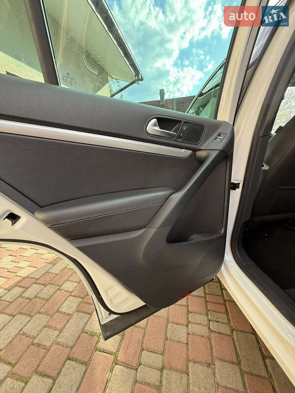 Внедорожник / Кроссовер Volkswagen Tiguan 2015 в Стрые