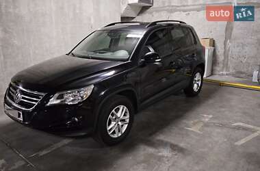 Внедорожник / Кроссовер Volkswagen Tiguan 2010 в Киеве