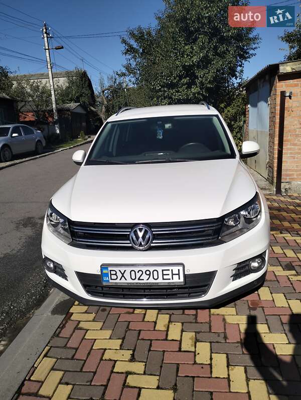 Внедорожник / Кроссовер Volkswagen Tiguan 2015 в Хмельницком