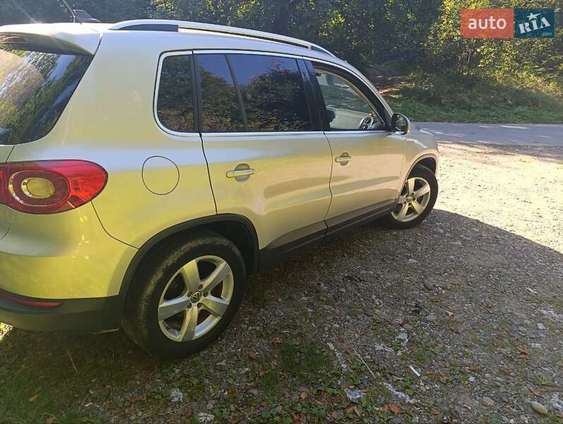 Внедорожник / Кроссовер Volkswagen Tiguan 2010 в Черновцах