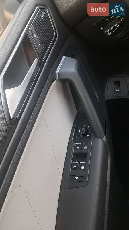 Позашляховик / Кросовер Volkswagen Tiguan 2018 в Львові
