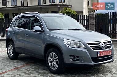 Внедорожник / Кроссовер Volkswagen Tiguan 2009 в Вознесенске