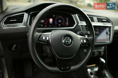 Внедорожник / Кроссовер Volkswagen Tiguan 2019 в 