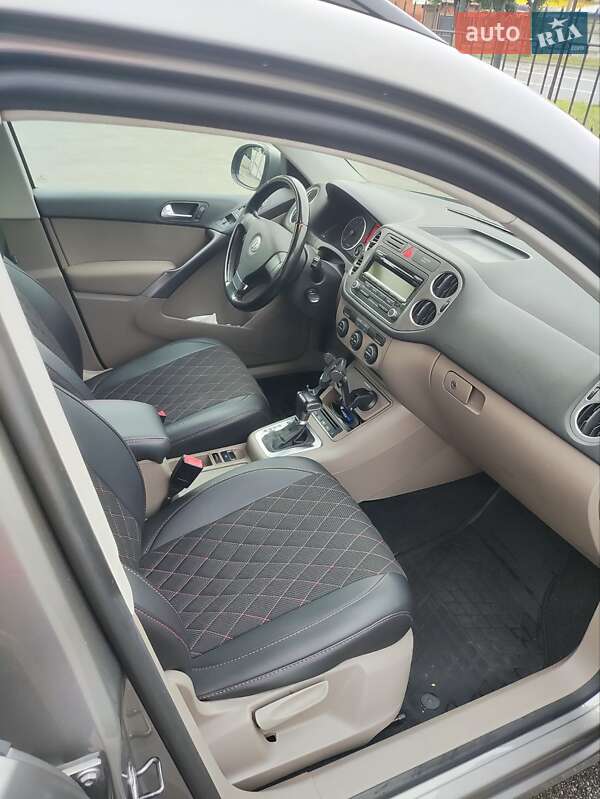 Позашляховик / Кросовер Volkswagen Tiguan 2009 в Чернігові
