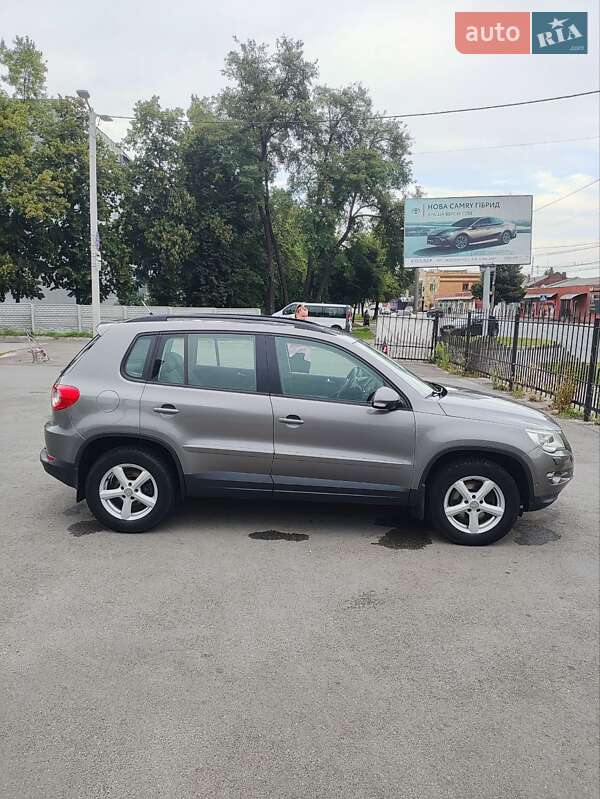 Позашляховик / Кросовер Volkswagen Tiguan 2009 в Чернігові