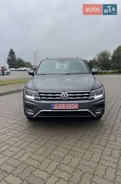 Внедорожник / Кроссовер Volkswagen Tiguan 2017 в 