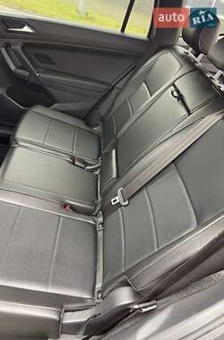 Внедорожник / Кроссовер Volkswagen Tiguan 2017 в 