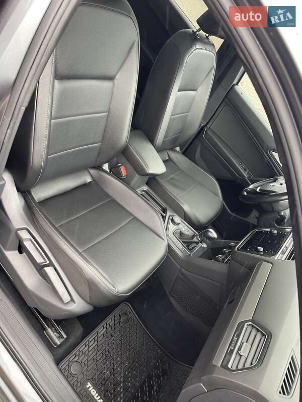 Позашляховик / Кросовер Volkswagen Tiguan 2017 в Львові
