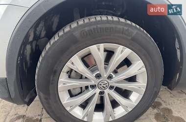 Внедорожник / Кроссовер Volkswagen Tiguan 2019 в 