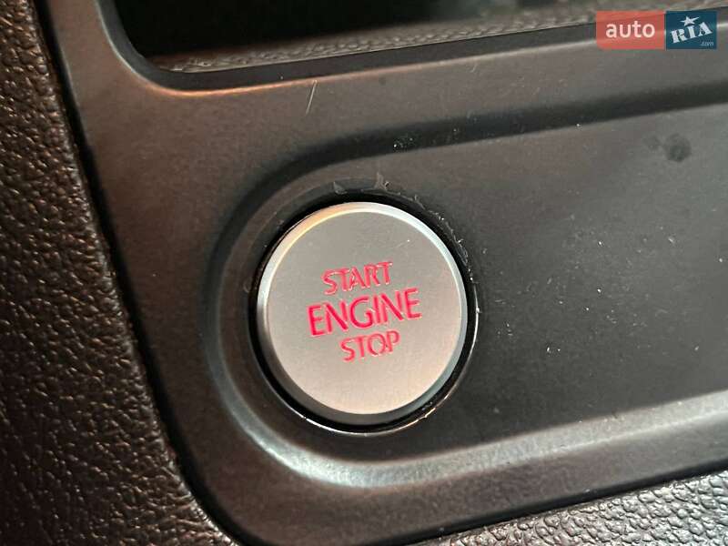 Позашляховик / Кросовер Volkswagen Tiguan 2016 в Одесі