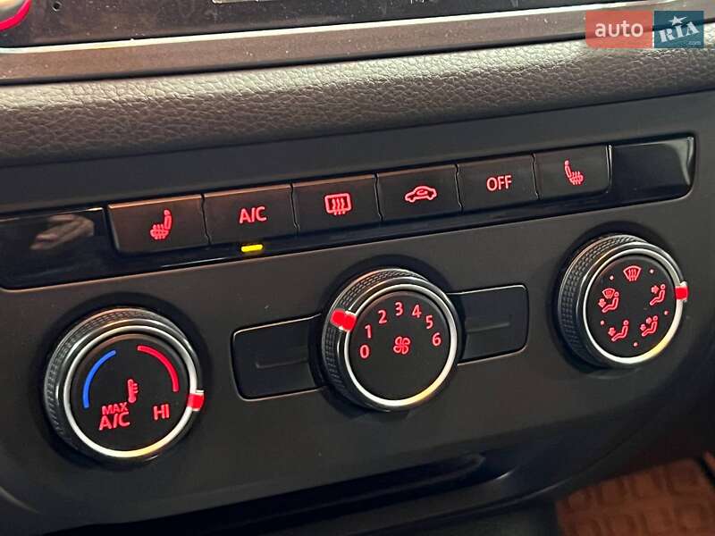 Позашляховик / Кросовер Volkswagen Tiguan 2016 в Одесі