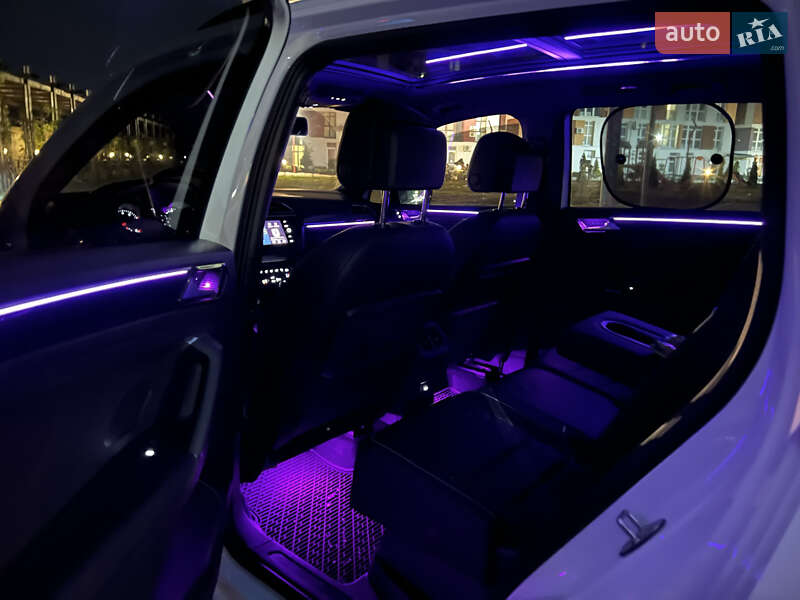 Внедорожник / Кроссовер Volkswagen Tiguan 2021 в Киеве