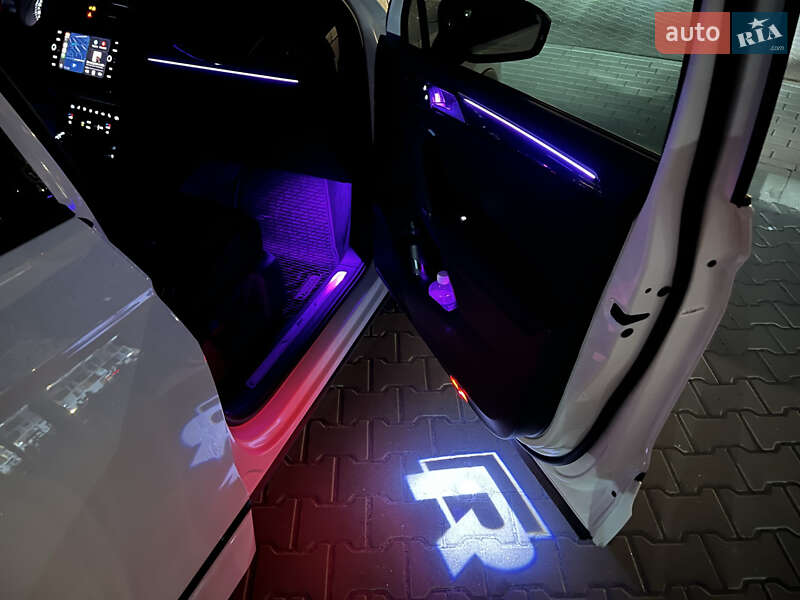 Внедорожник / Кроссовер Volkswagen Tiguan 2021 в Киеве